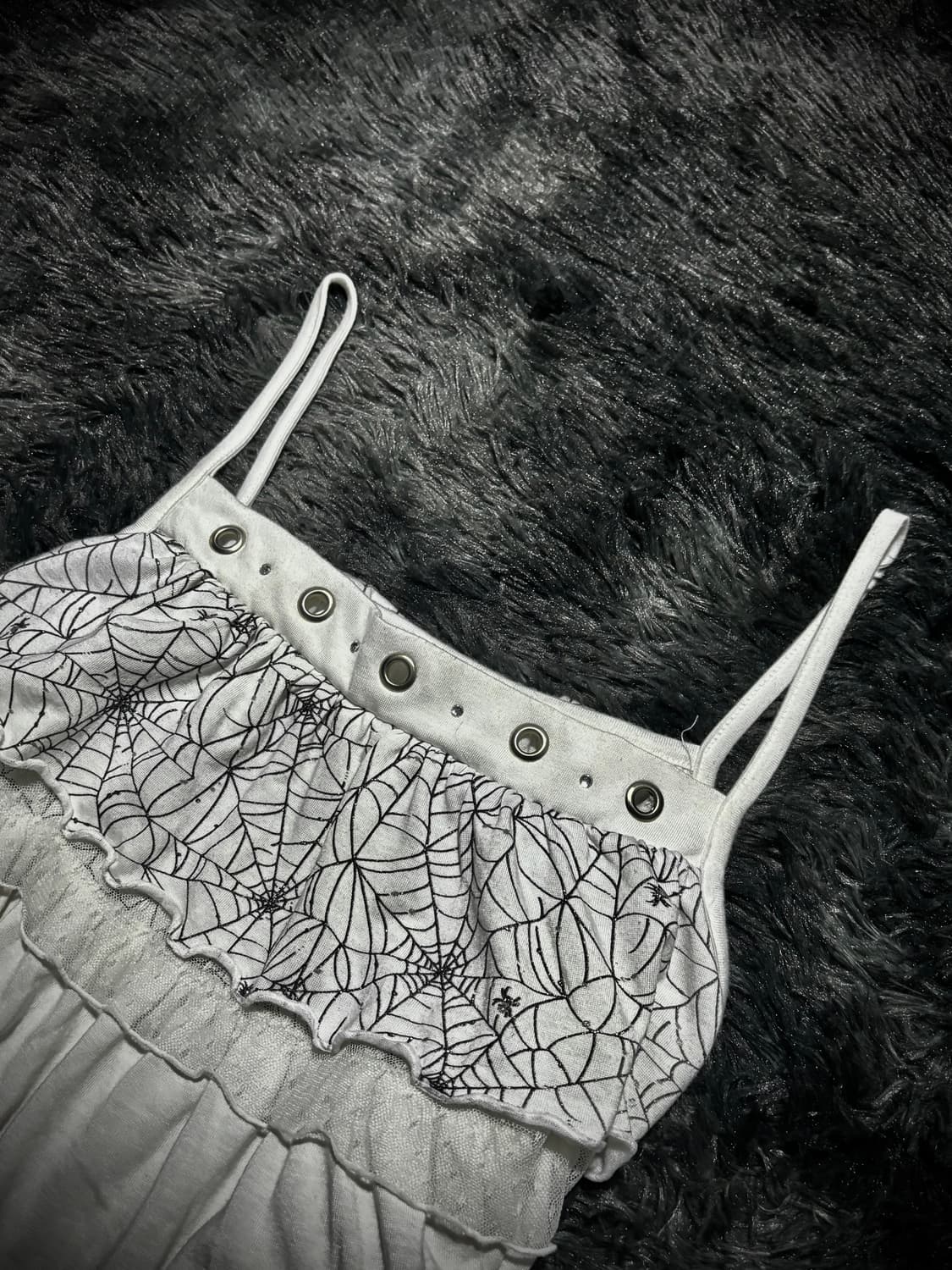 화이트 가슴 펀칭 거미줄패턴 캉캉 슬리브리스 상품이미지3