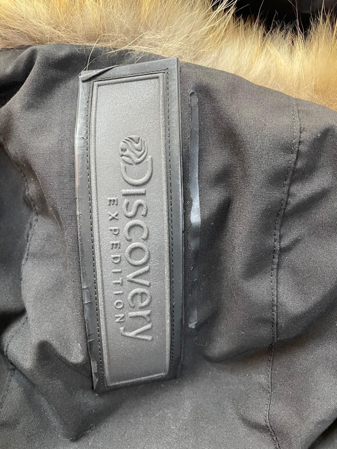 디스커버리 여성 롱패딩 블랙 색상입니다. 사이즈는 95이고, 품번은 DW 상품이미지8