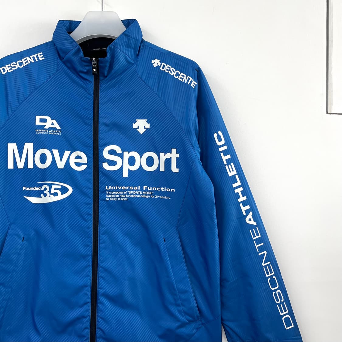 데상트 무브 스포츠 블루 바람막이 자켓 상품이미지4
