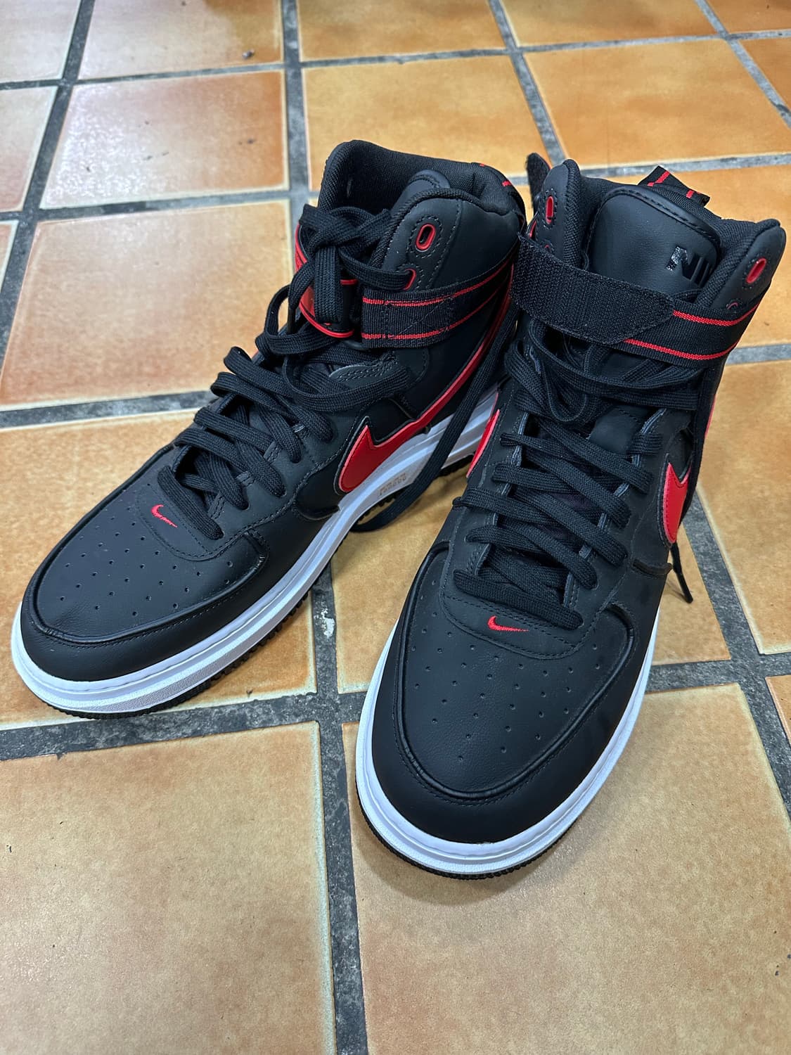 나이키 에어포스 1 부트 블랙 레드 300 사이즈 상품이미지1