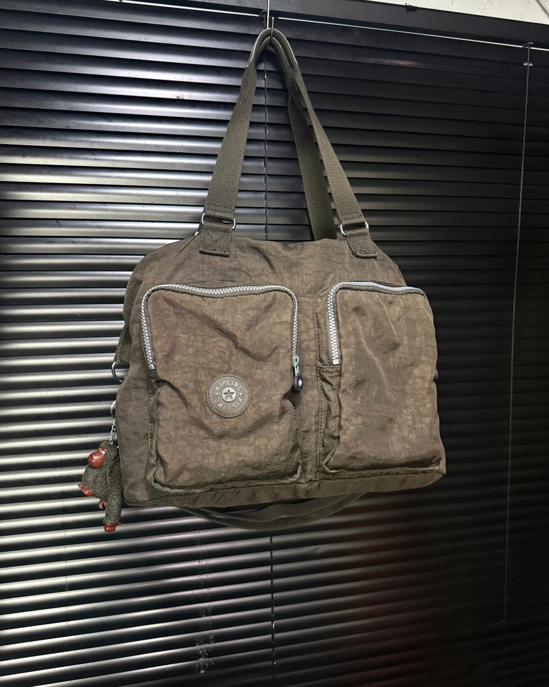 키플링 브라운 갈색 빅 크로스백 토드백 큰 가방 고릴라 인형 키링 모리걸 상품이미지3