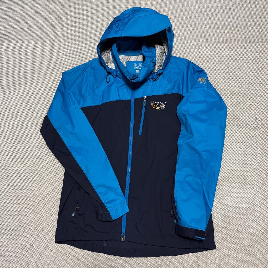 마운틴하드웨어 심실링 경량 바람막이 상품이미지1
