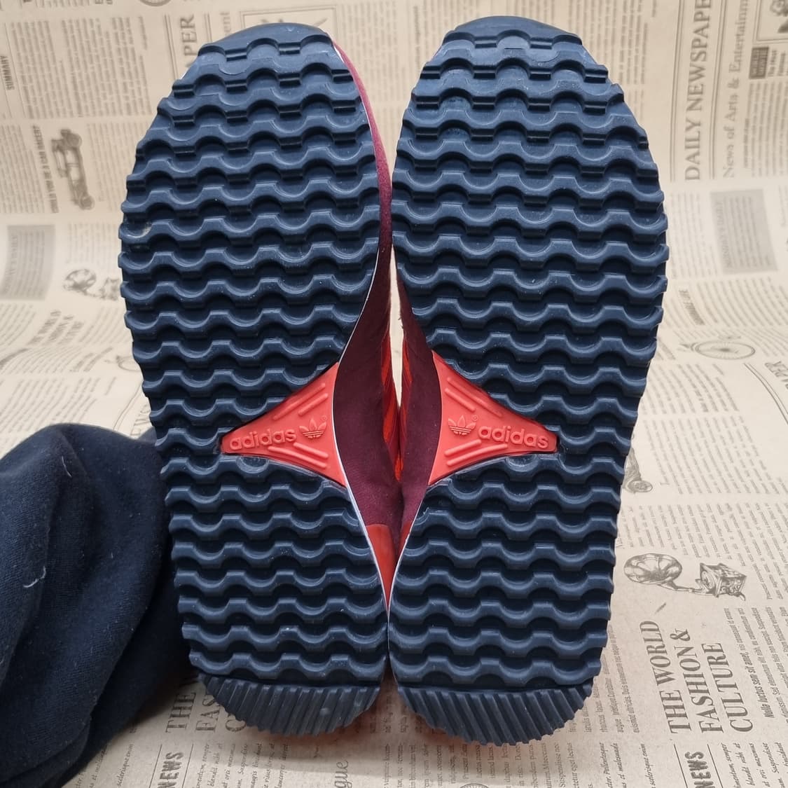 아디다스 ZX700 버건디 스니커즈 225 상품이미지3