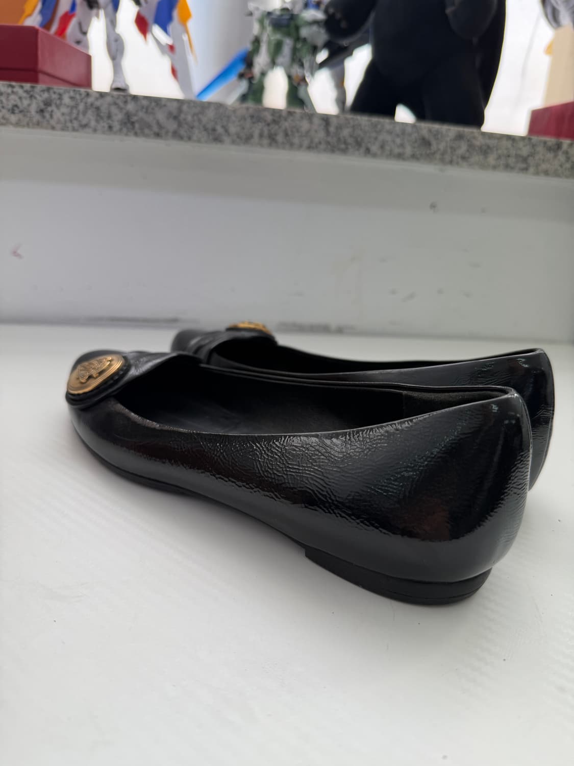 정품) 구찌 블랙 페이턴트 가죽 플랫슈즈 36 상품이미지6