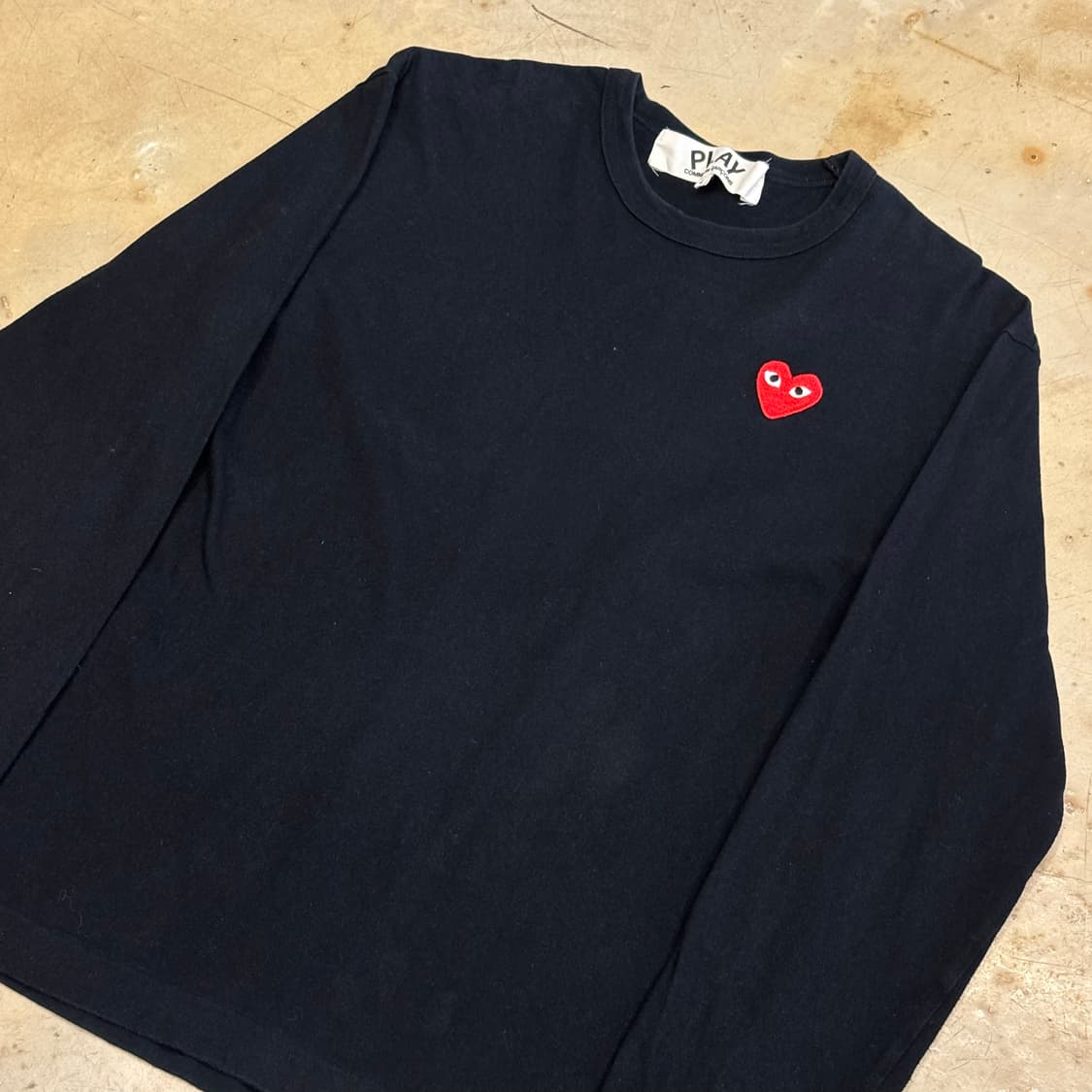 L 꼼데가르송 레드와펜 블랙 롱슬리브 상품이미지1