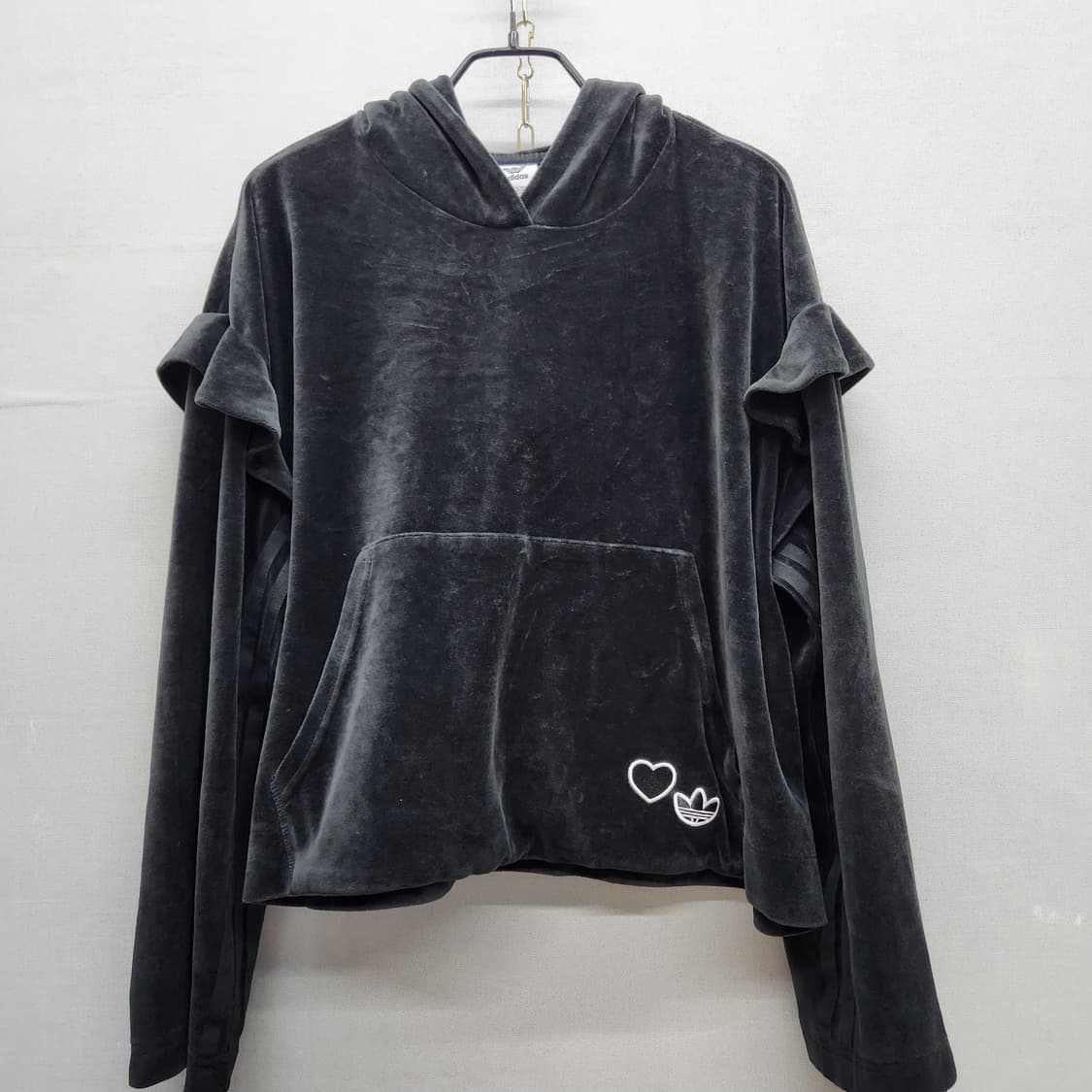 아디다스 삼선 프릴 벨벳 오버핏 크롭 후드 XS(XL) 상품이미지1