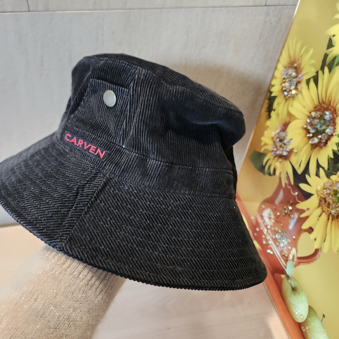 CARVEN 골덴 버킷햇 🎩 프렌치 감성 블랙 로고 버전
 상품이미지8