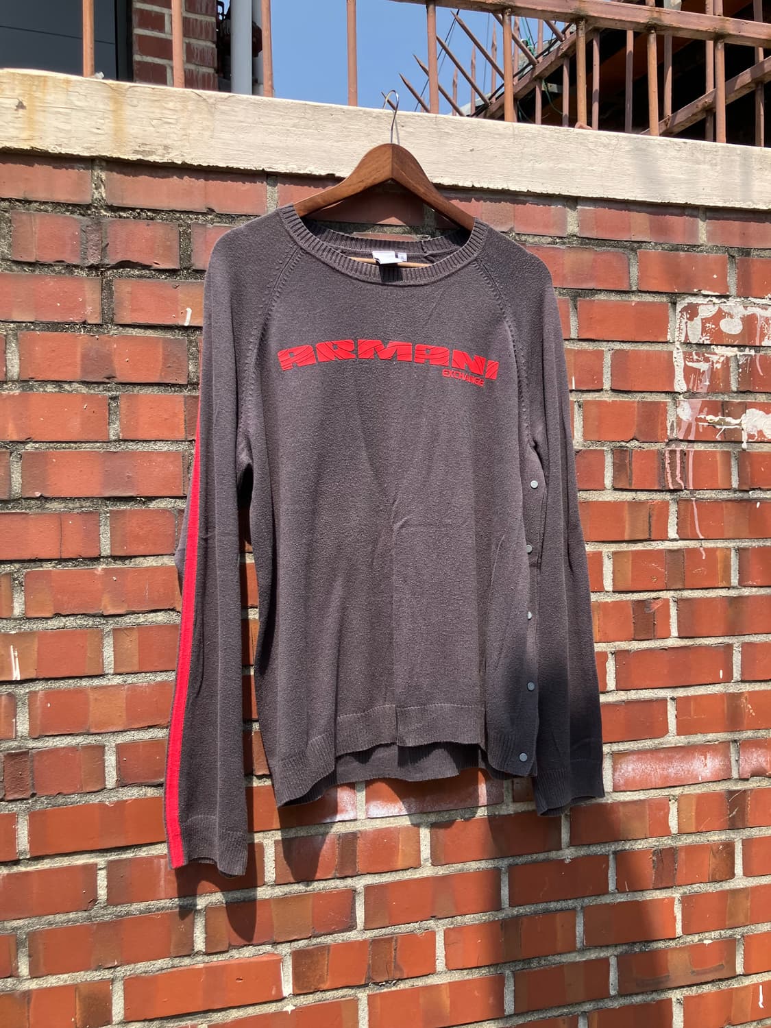 Armani Exchange 레드 로고 라인 니트 상품이미지2