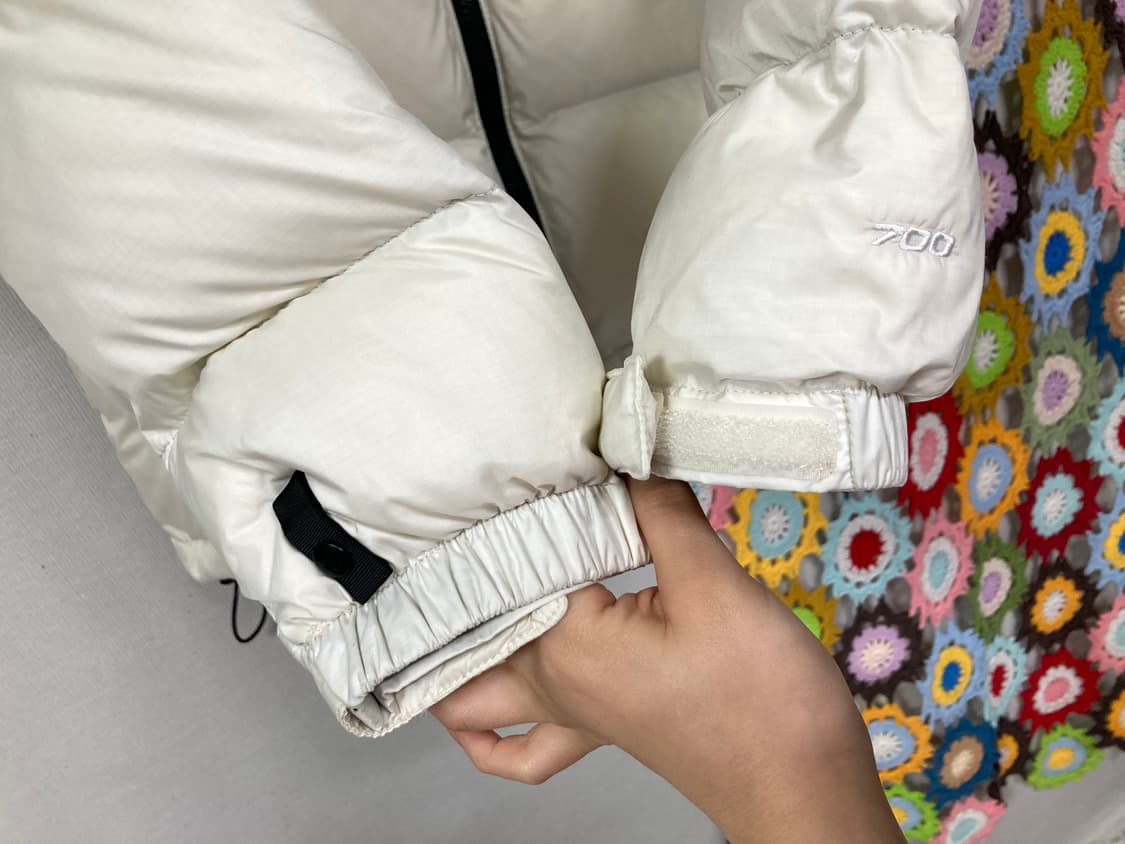노스페이스 남녀공용 눕시 700필 숏패딩 _ 크림색 상품이미지4