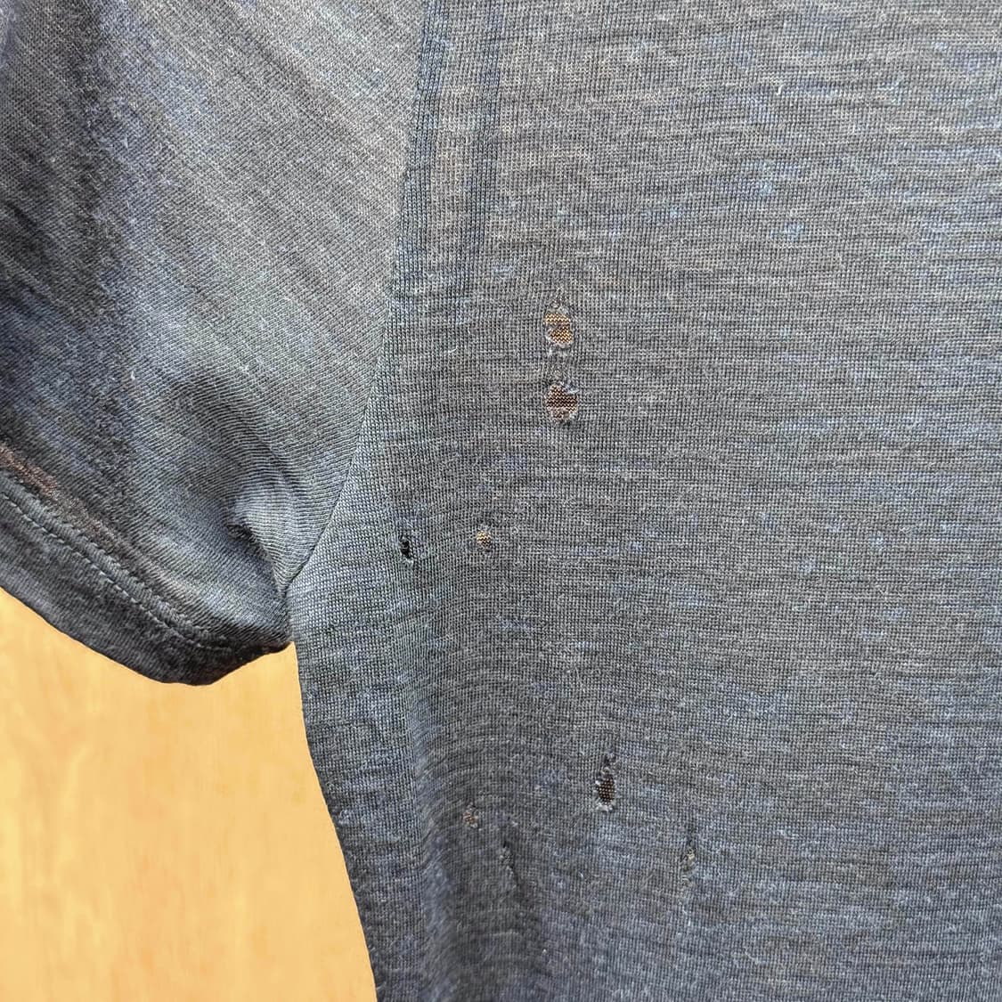 브루넬로 쿠치넬리 터틀넥 반팔 니트 실크 레이어드 플레어 디테일 네이비 상품이미지9