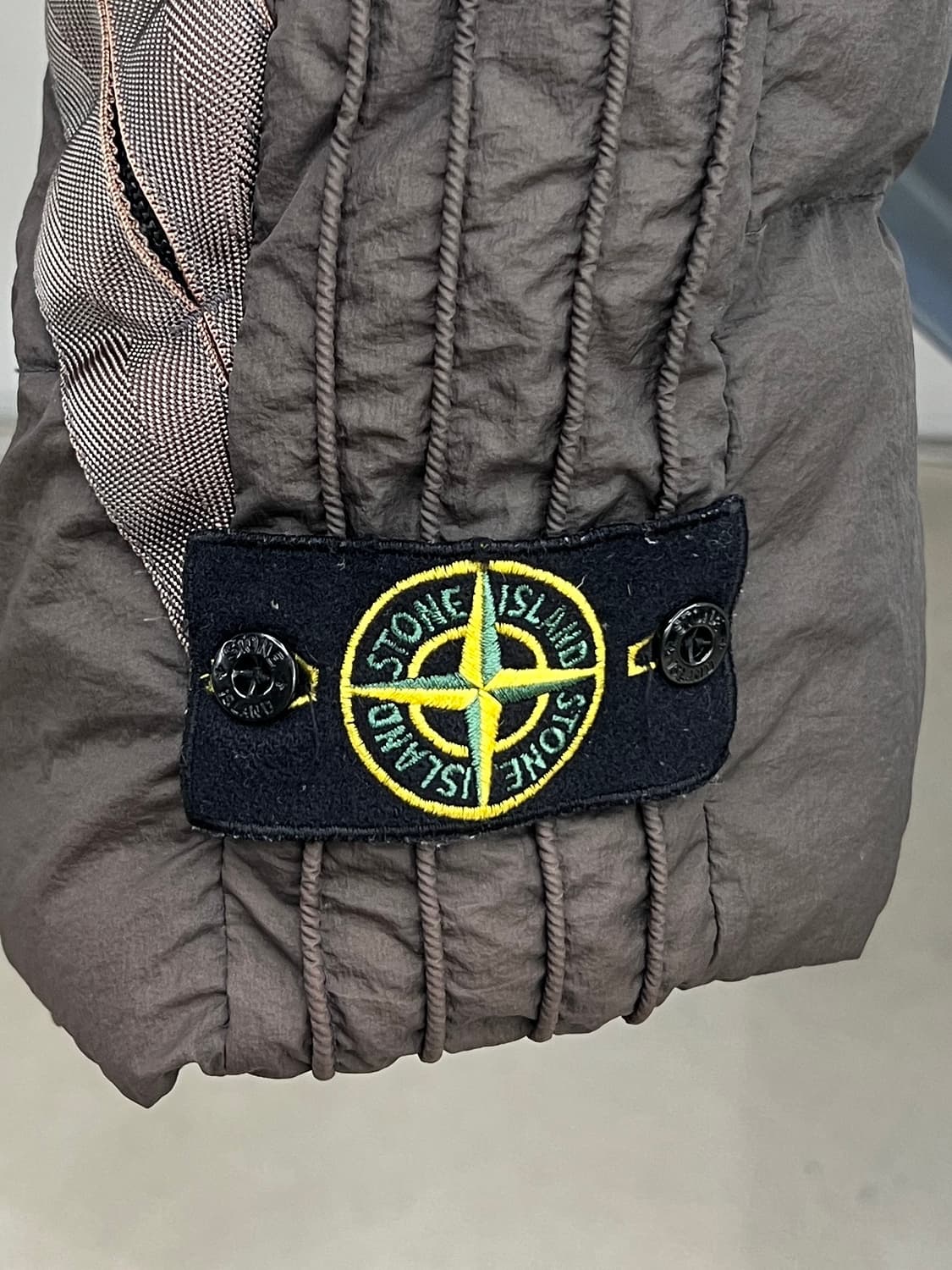 스톤아일랜드 와펜 가먼트다잉 패딩 베스트 상품이미지4