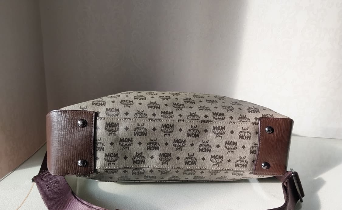 엠씨엠 비세토스 크로스백 상품이미지7