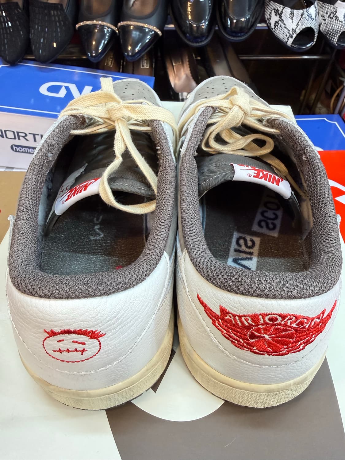 290 나이키 조던1 로우 OG 트래비스 스캇 리버스모카 상품이미지2