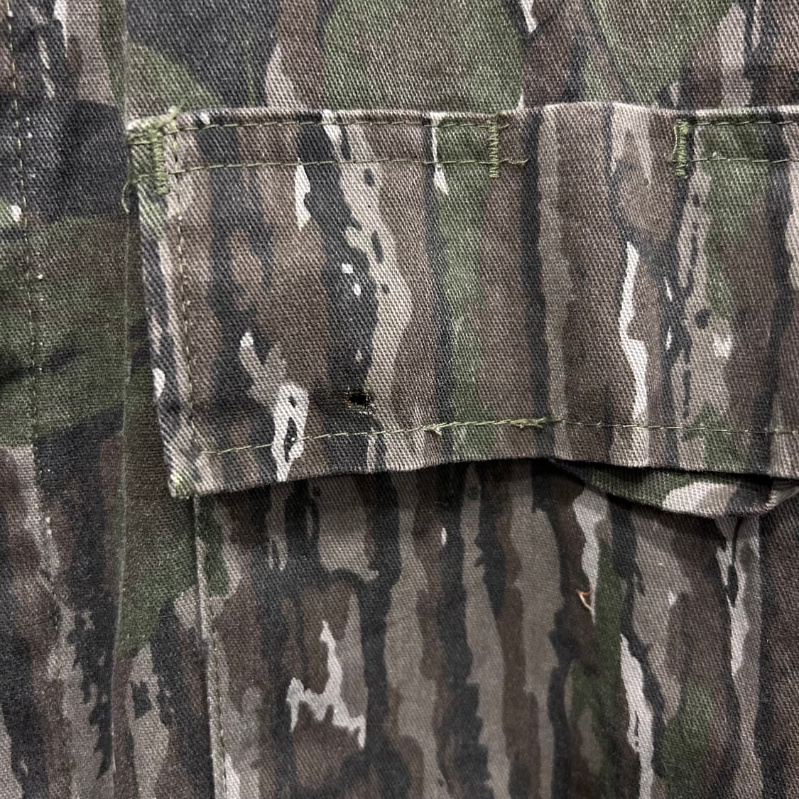 카벨라스 리얼트리패턴 히든버튼 헌팅 자켓 상품이미지5