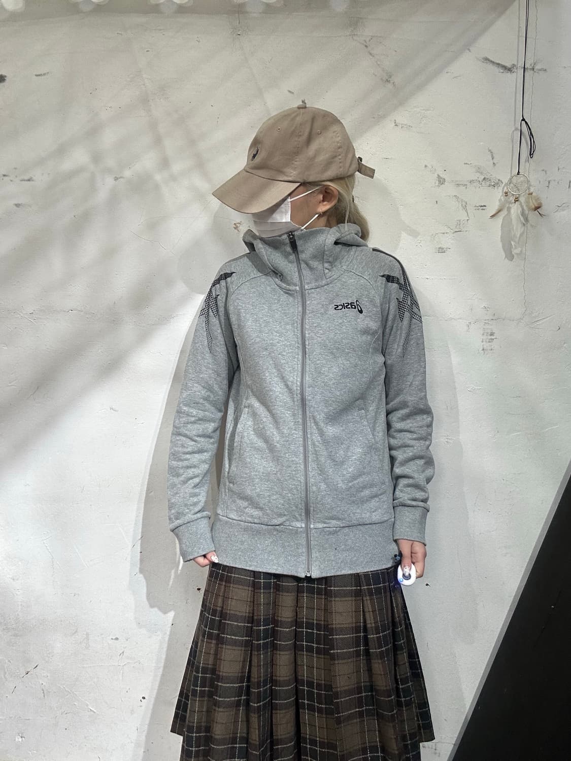 아식스 그레이 블랙 로고 후드집업 자켓 상품이미지2