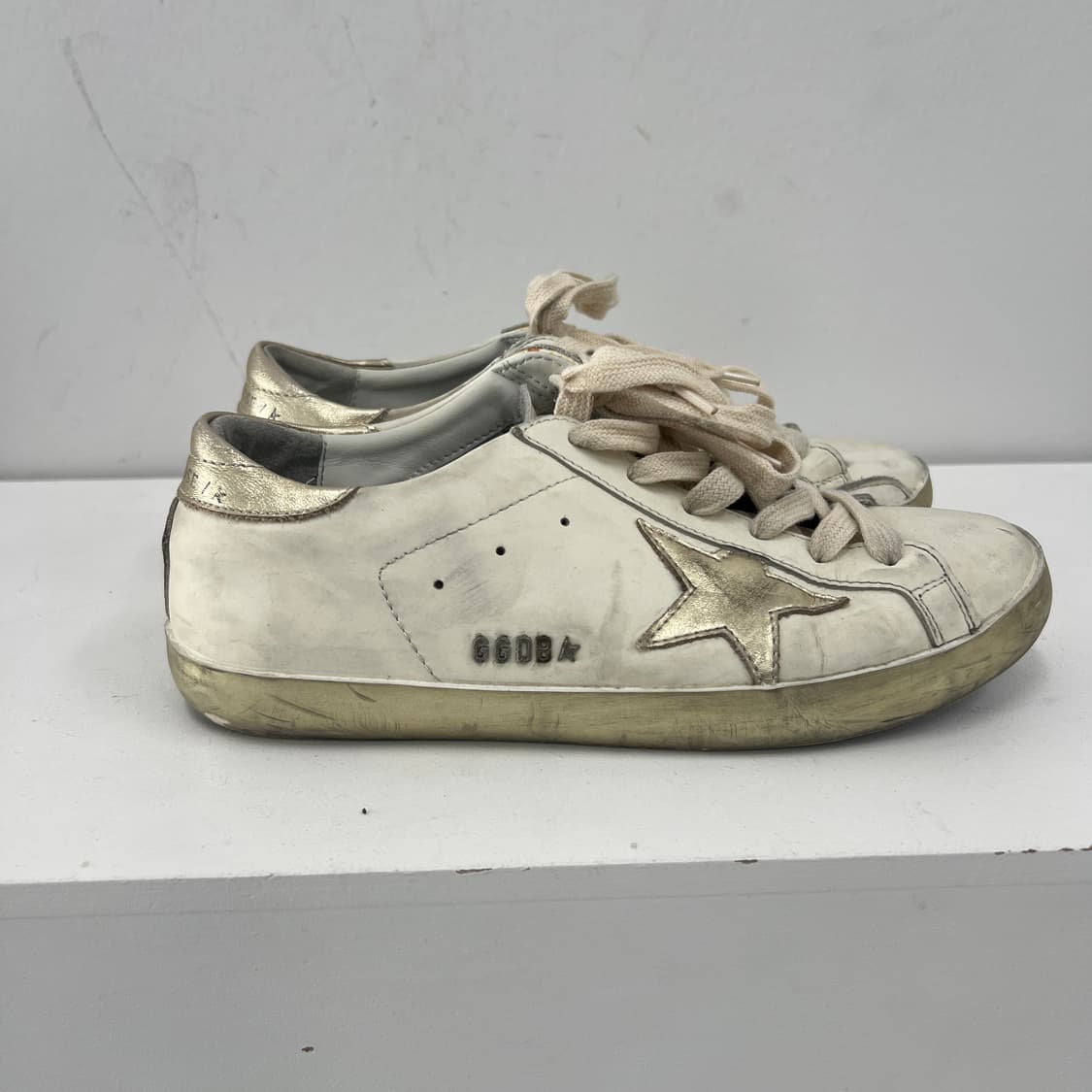 골든구스 슈퍼스타 화이트 골드탭 스니커즈 39 상품이미지4