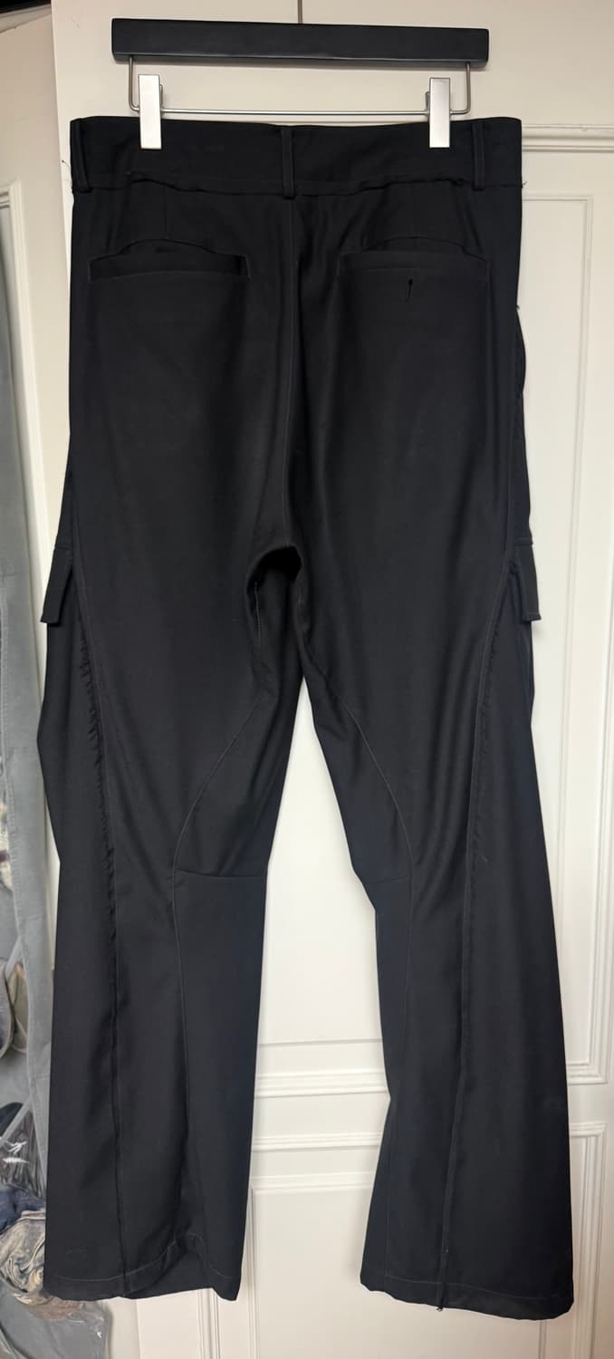 JIYONG KIM Curved Raw Edge Trousers 상품이미지3