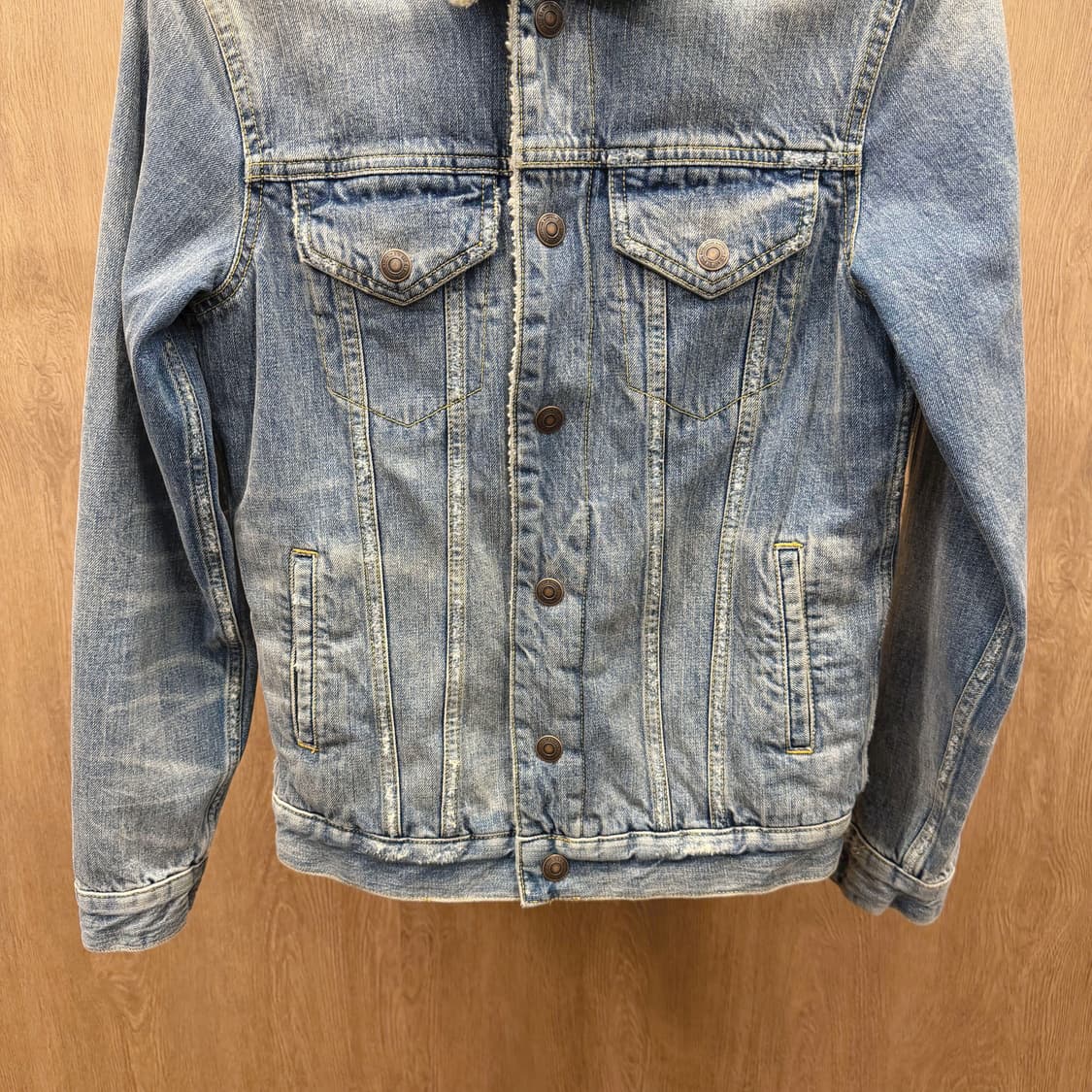 올세인츠 코튼 데님 자켓 셰르파 퍼 카라 디테일 레귤러핏 블루 상품이미지5