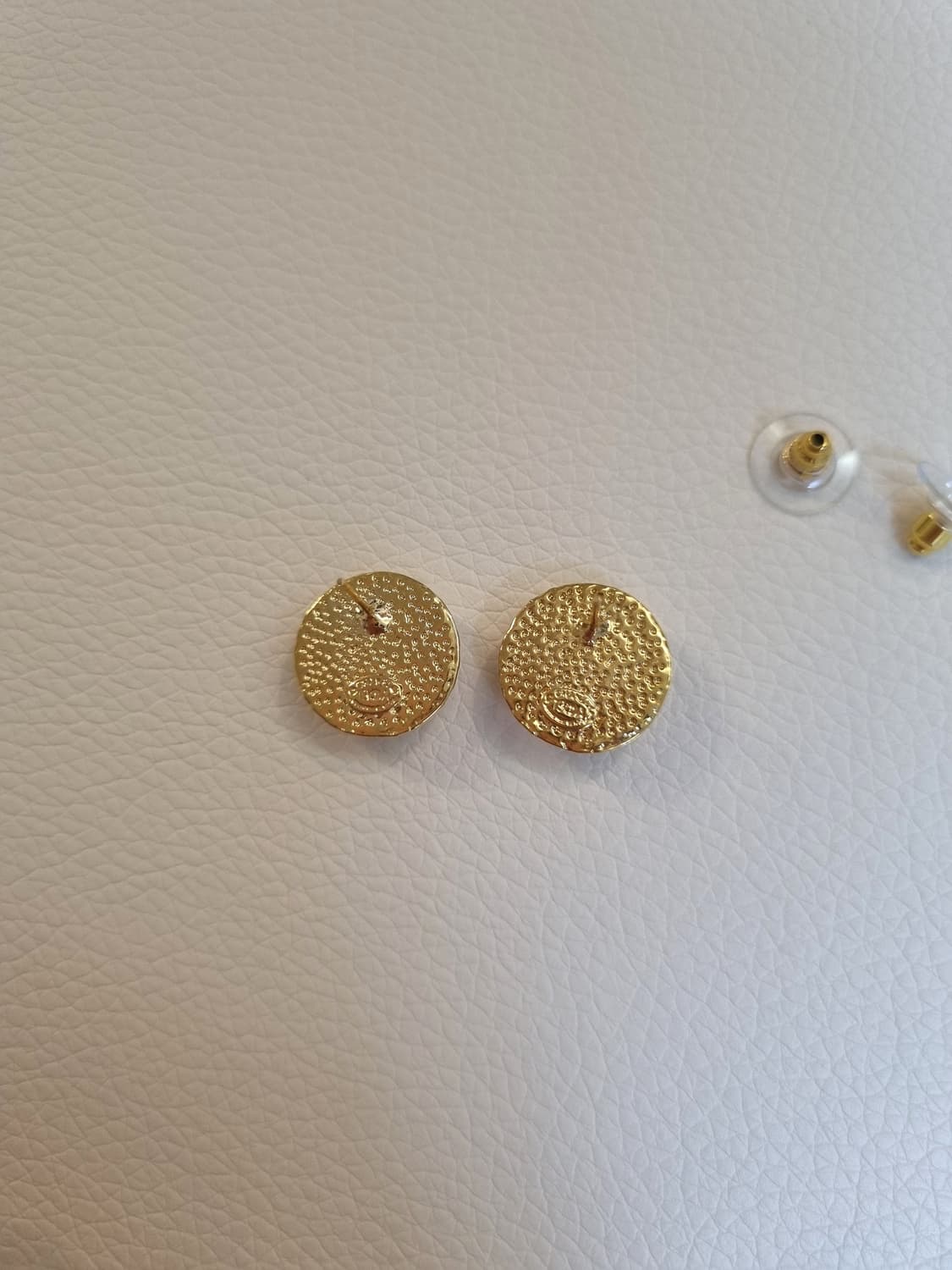 샤넬 화이트퀼팅 골드CC 단추 귀걸이 업사이클링 상품이미지7