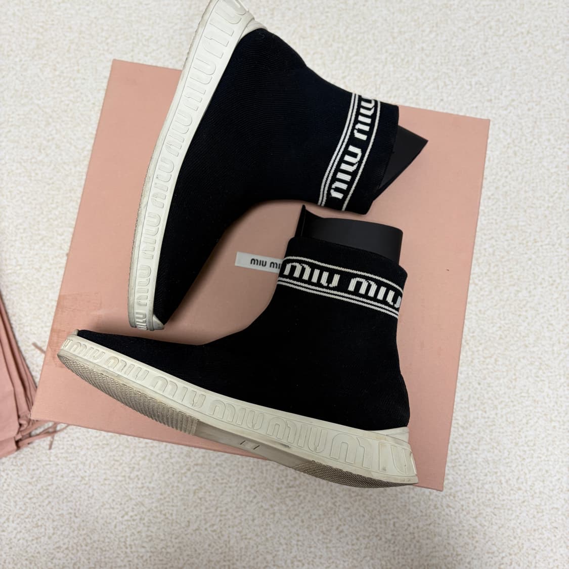 미우미우 니트 삭스 하이탑 스니커즈 상품이미지3