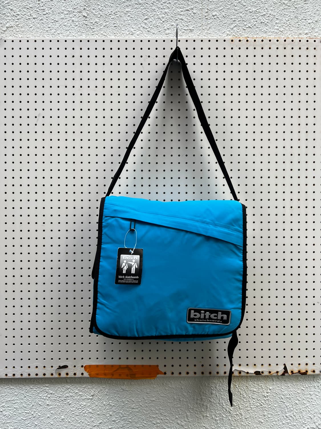 BITCH SKATEBOARDS CROSS BAG 비치스케이트보드크로스백 상품이미지1