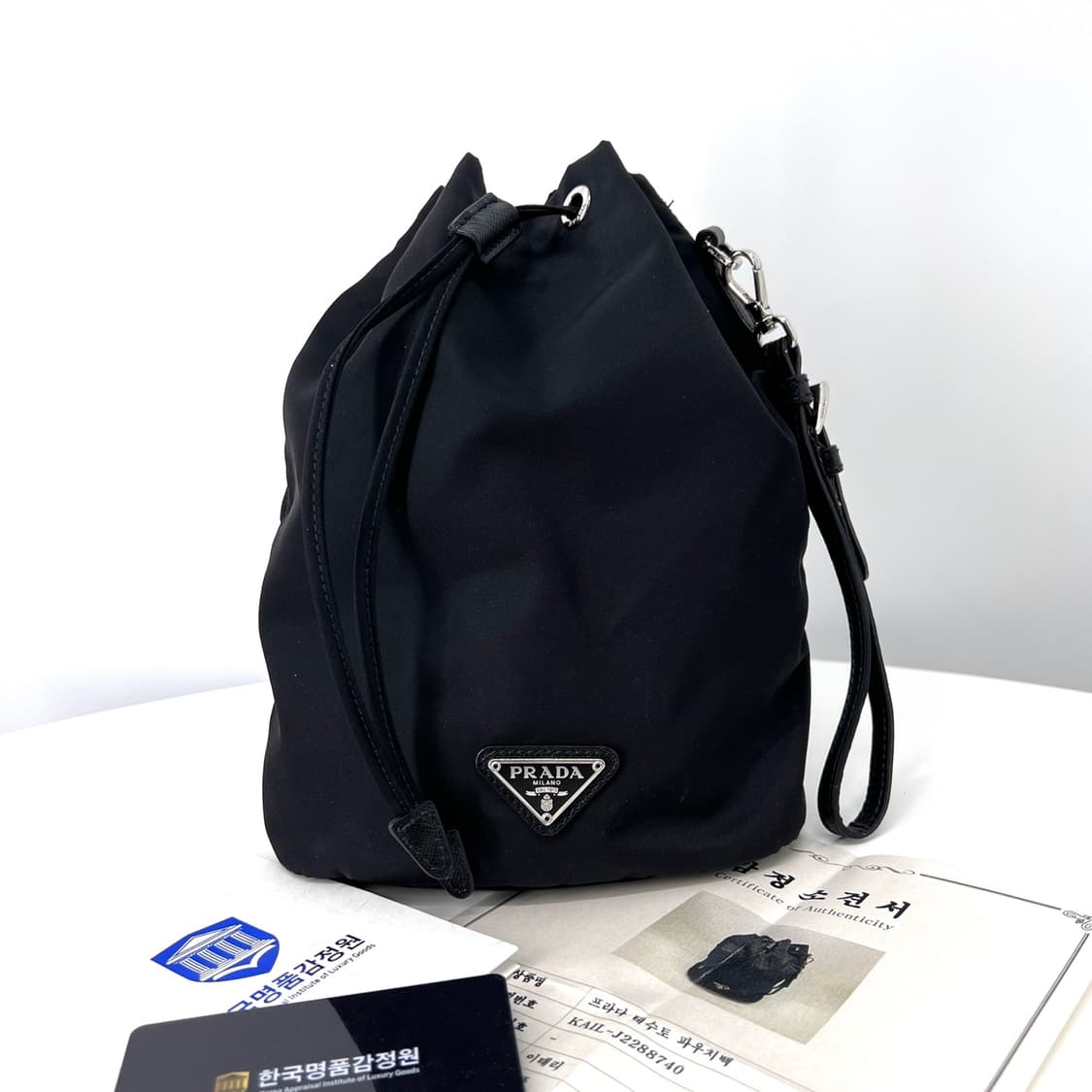 [감정완료] 프라다 나일론 버킷 파우치 블랙 상품이미지1