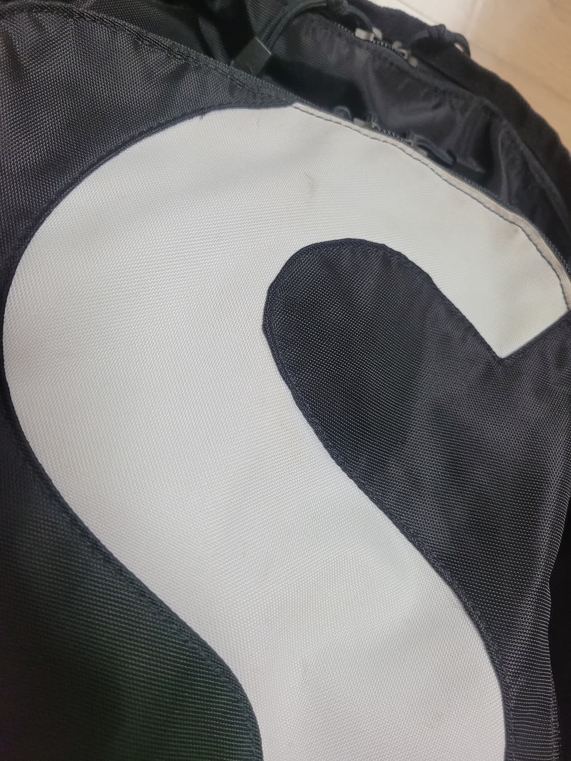 슈프림 s로고백팩 상품이미지3