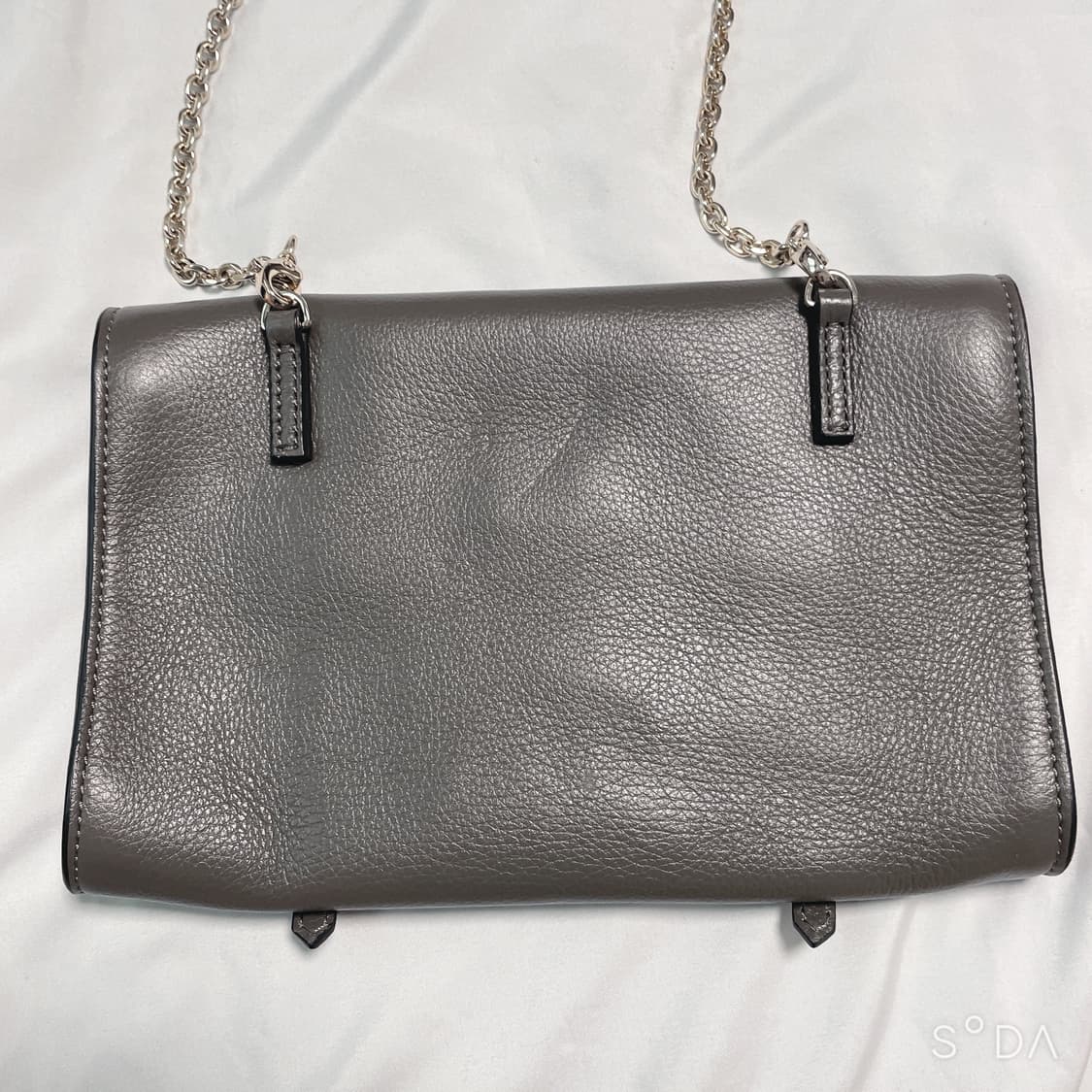 코치넬레 가죽 크로스백 연브라운 상품이미지5