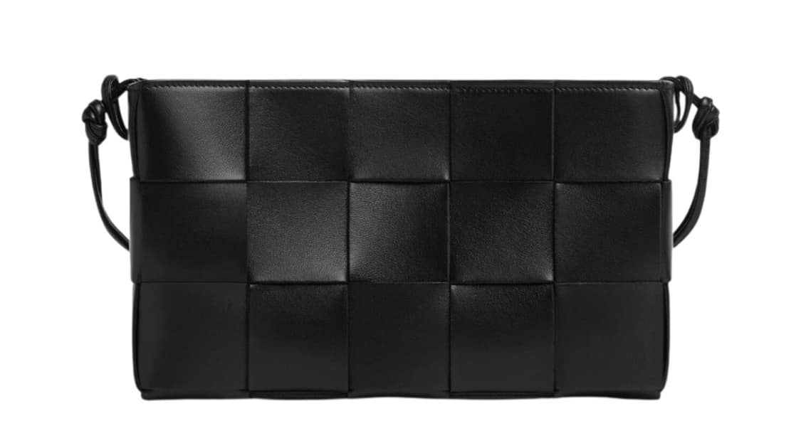 보테가베네타 카세트 스트랩 파우치 블랙 상품이미지1