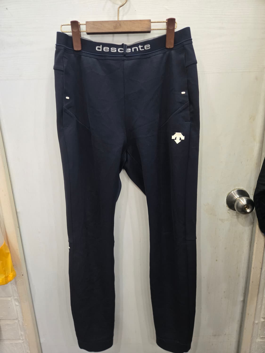 85사이즈,크게나옴 )) DESCENTE 데상트 바지! 전체 허리 고무줄 상품이미지1