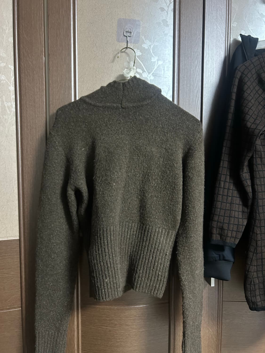 파르티멘토 컷 아웃 워머 니트 후디 탑 브라운 상품이미지1