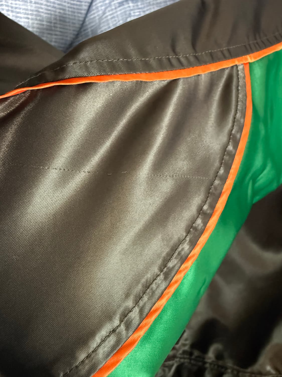 [XL] 슈프림 사틴 후드 트랙 자켓 브라운 - 24SS 상품이미지4