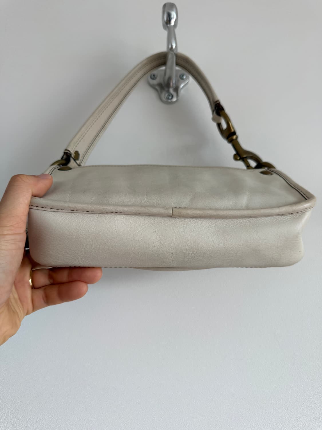 코치(COACH) 레더 코치 숄더백 상품이미지8