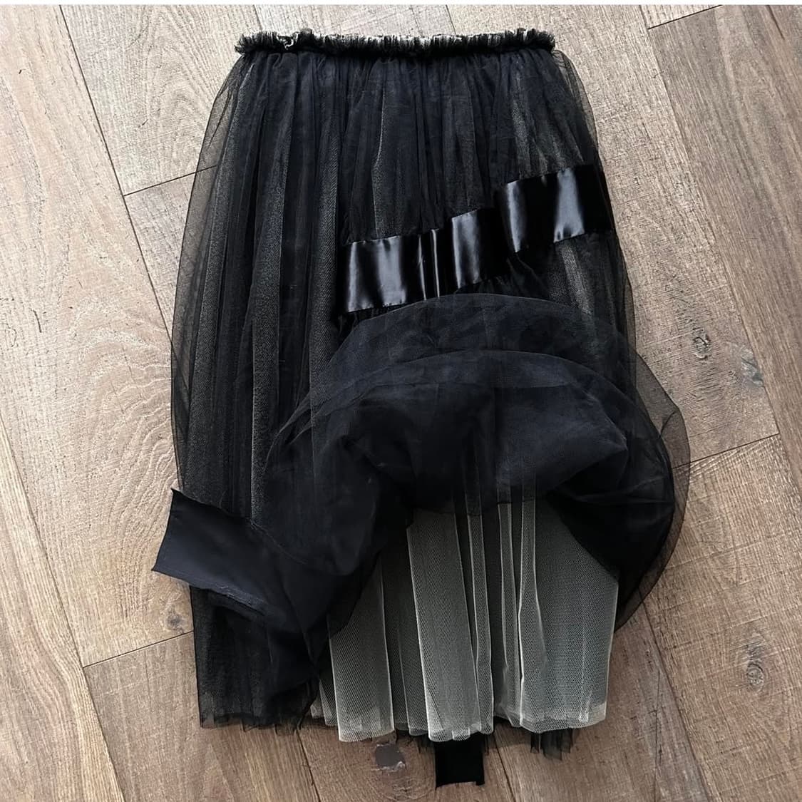 꼼데가르송 새틴 라인 튤 스커트 상품이미지1