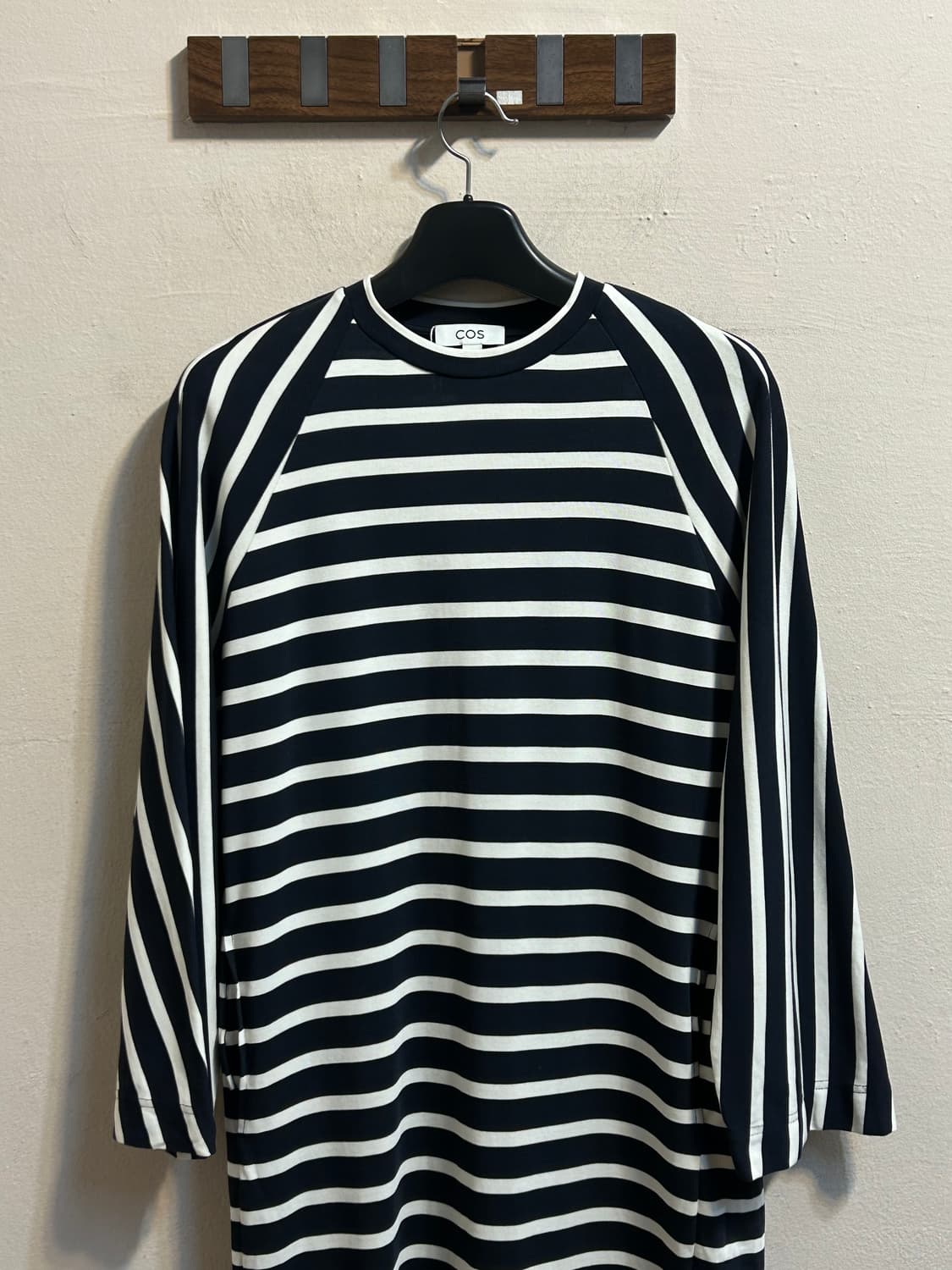 코스 롱 스트라이프 레글런 원피스 상품이미지2