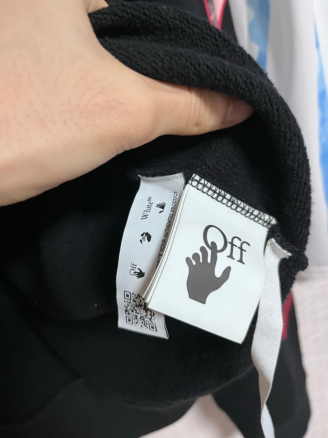 [XL] 오프화이트 카라바조 블랙 맨투맨 상품이미지5