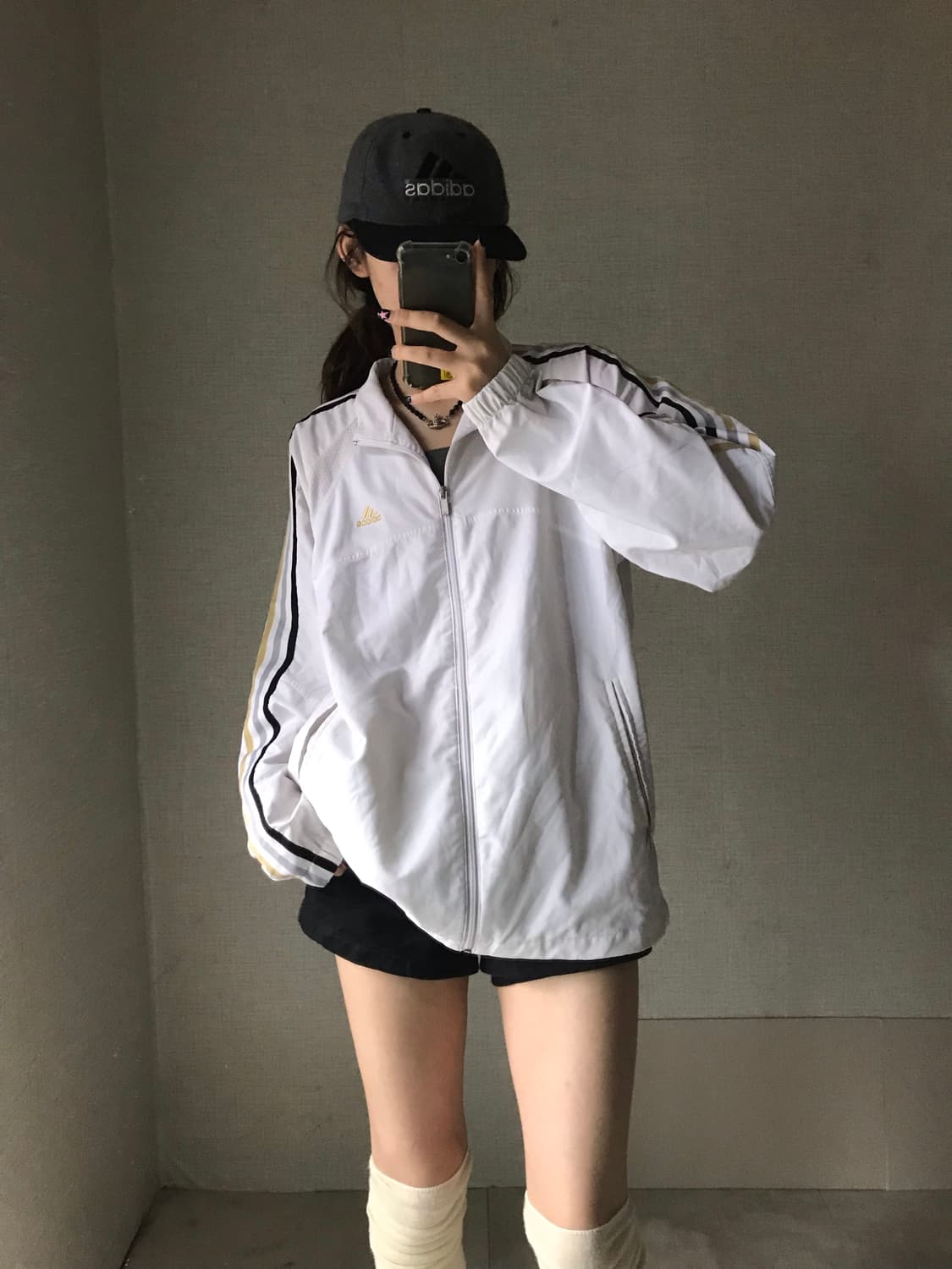 아디다스 화이트 오버핏 바람막이 상품이미지4