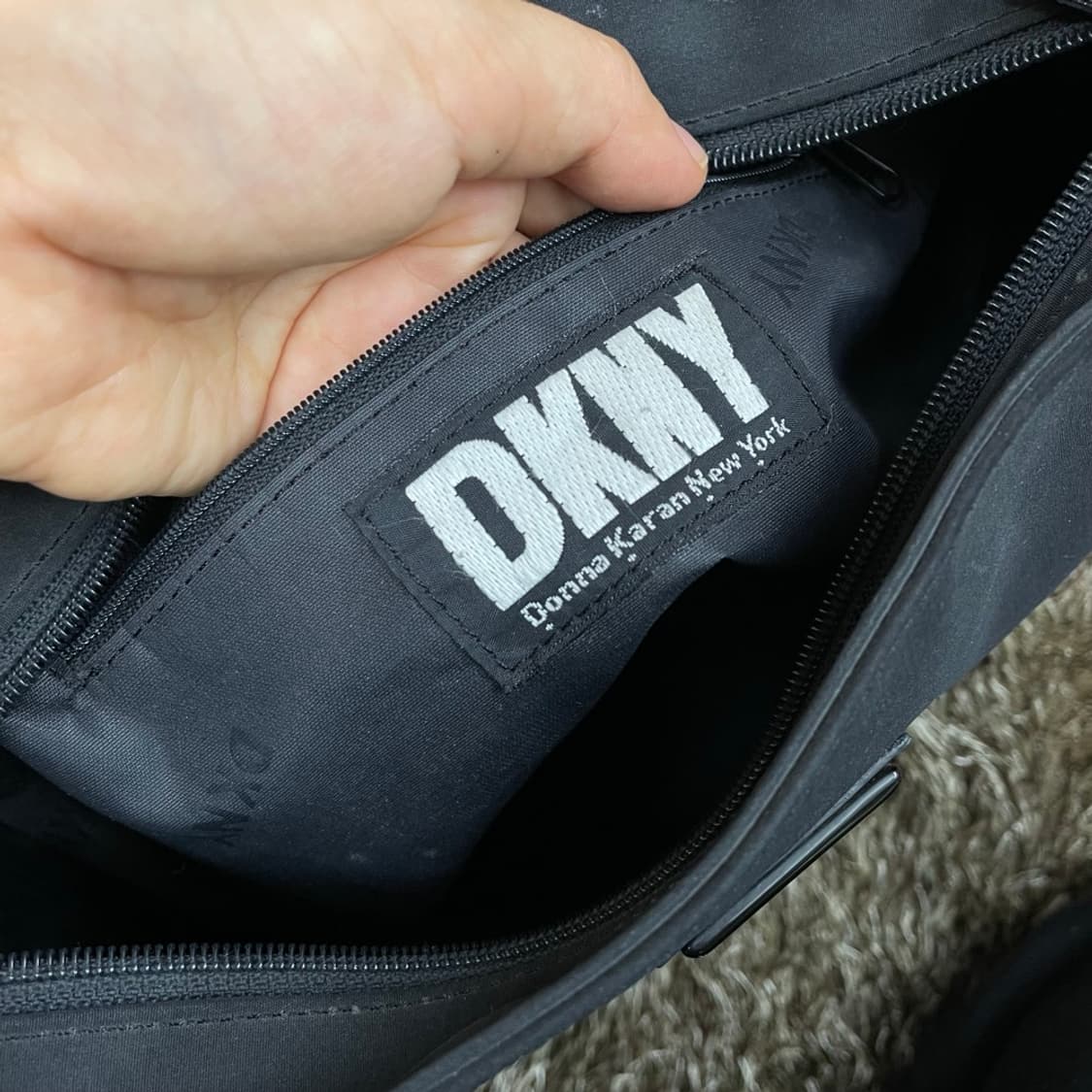 DKNY 블랙 나일론 숄더백 상품이미지10