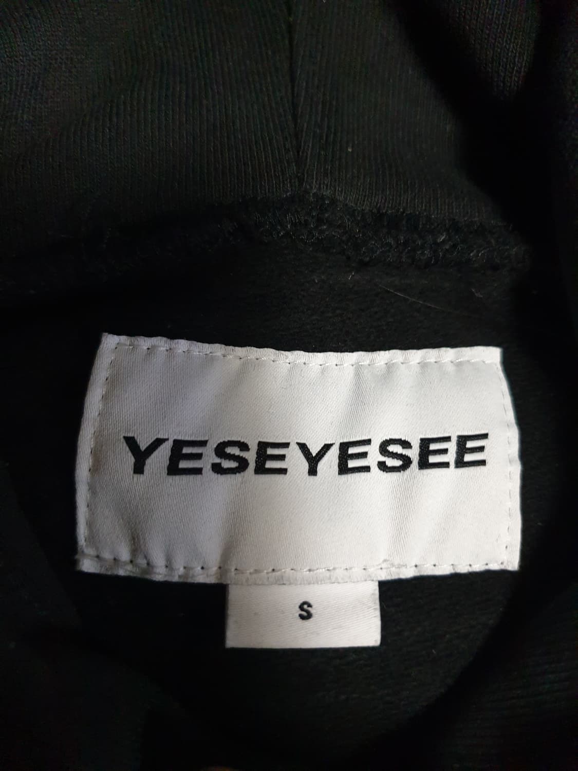 예스아이씨 오버핏  레터링 자수패치 기모후드티 블랙 (S) 상품이미지3