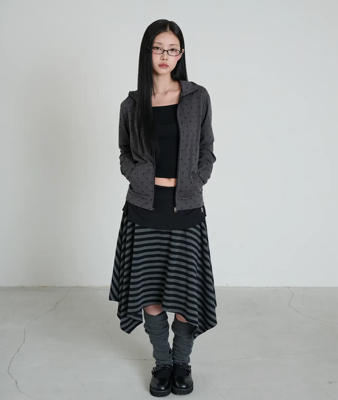 잇자바이브 STRIPE SYMBOL UNBALANCED SKIRT 상품이미지2