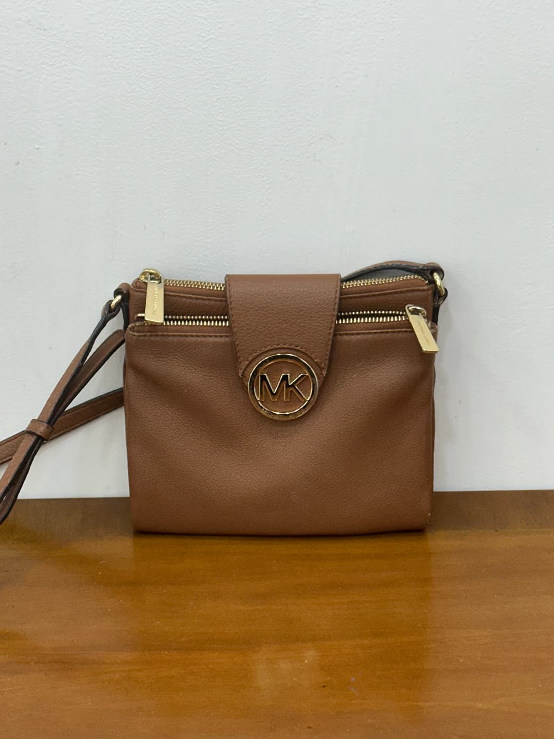 마이클 코어스 가죽 크로스백 상품이미지1