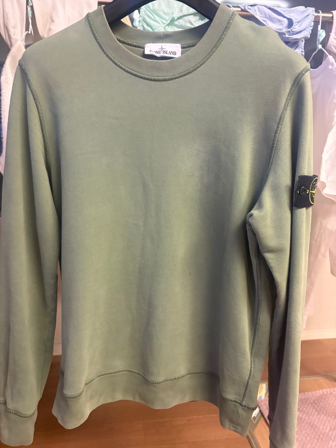 스톤아일랜드 맨투맨 카키 상품이미지1