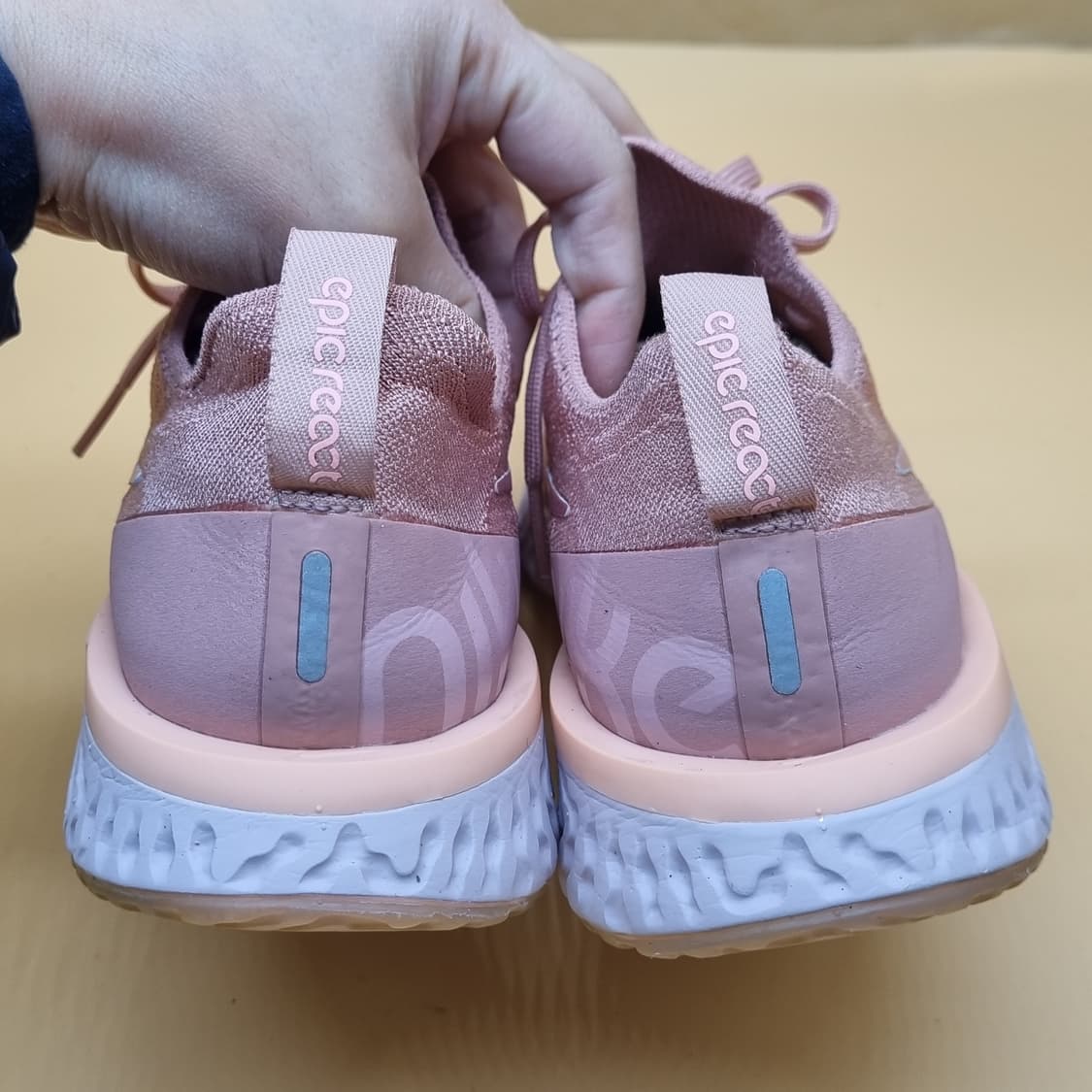 나이키 에픽 리액트 플라이니트 런닝화245  상품이미지4