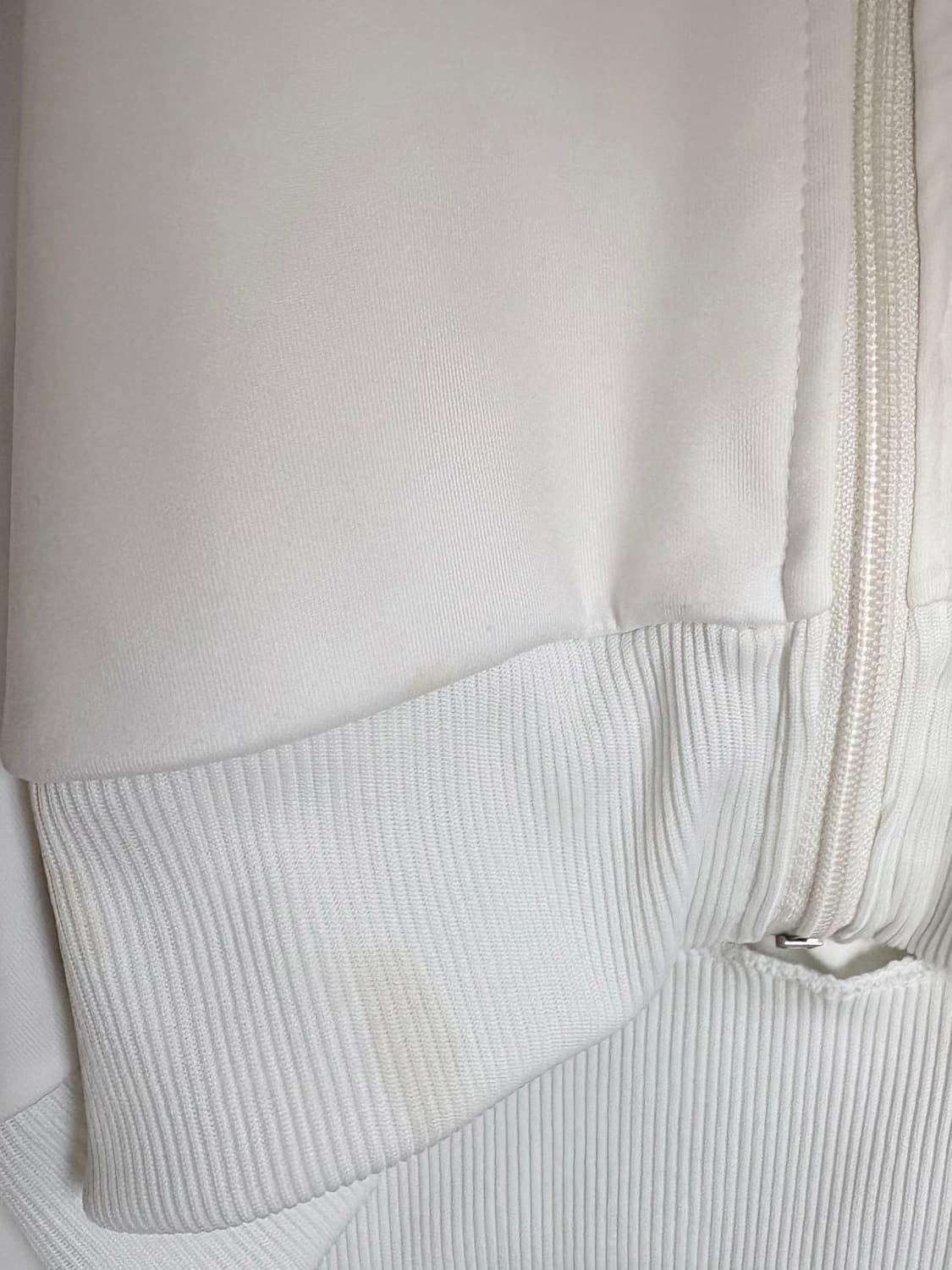 오호스 러플 져지 집업 Ruffled Jersey Zip-up Ivory 상품이미지6