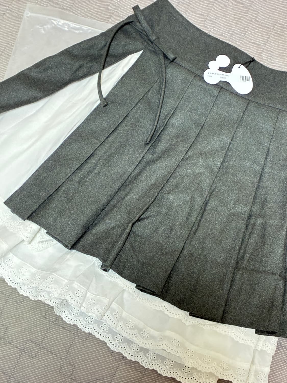 허그유어스킨 슬릿 플리츠 미디 스커트 차콜 s사이즈 (새상품) 상품이미지1