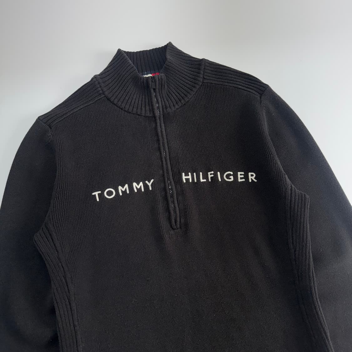 Tommy Hilfiger 타미힐피거 스펠아웃 로고 블랙 니트 상품이미지4