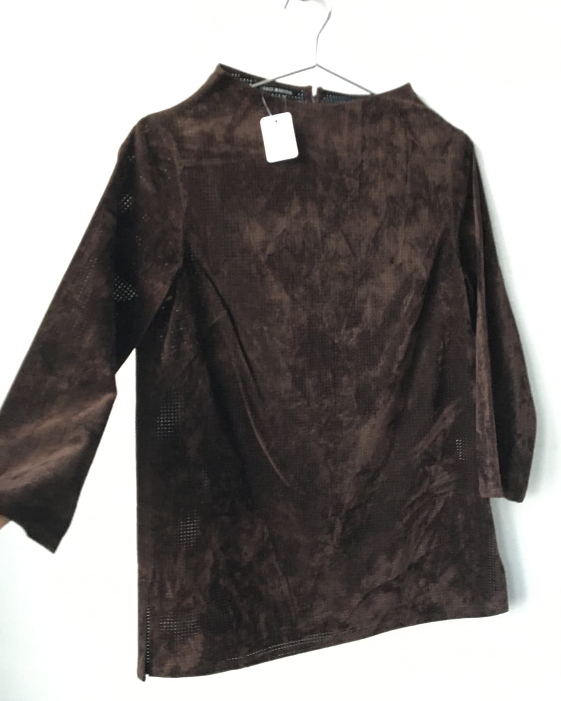 Punching point high neck suede top 상품이미지3