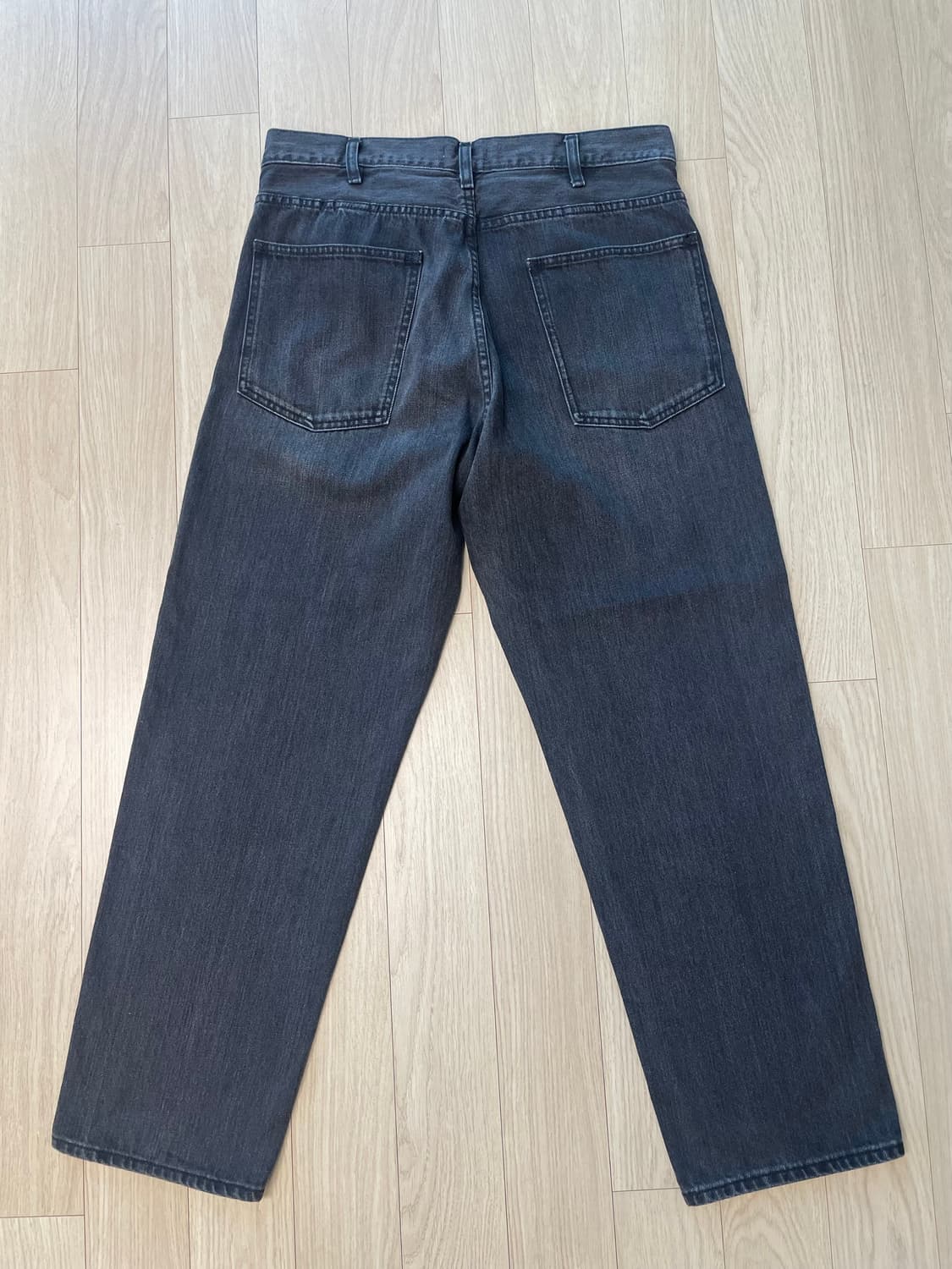 [31] 유니클로u 와이드피트 테이퍼드진 다크그레이 상품이미지2