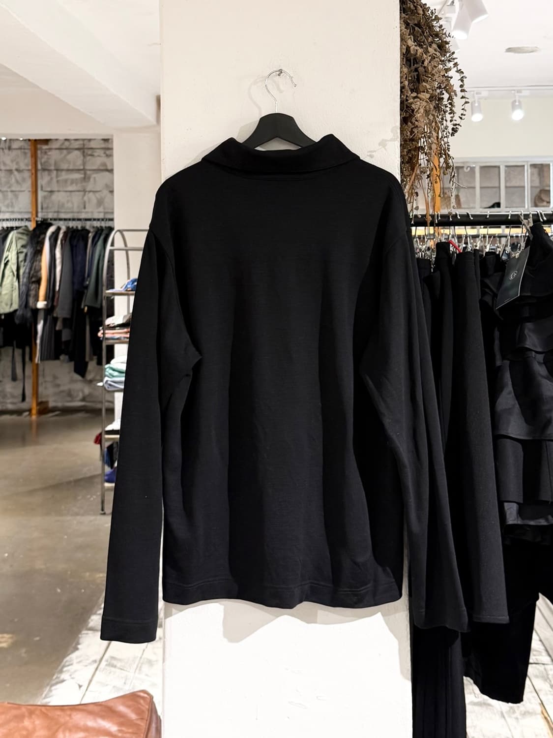 르메르 블랙 비스코스 울 혼방 헨리넥 롱 슬리브 상품이미지6