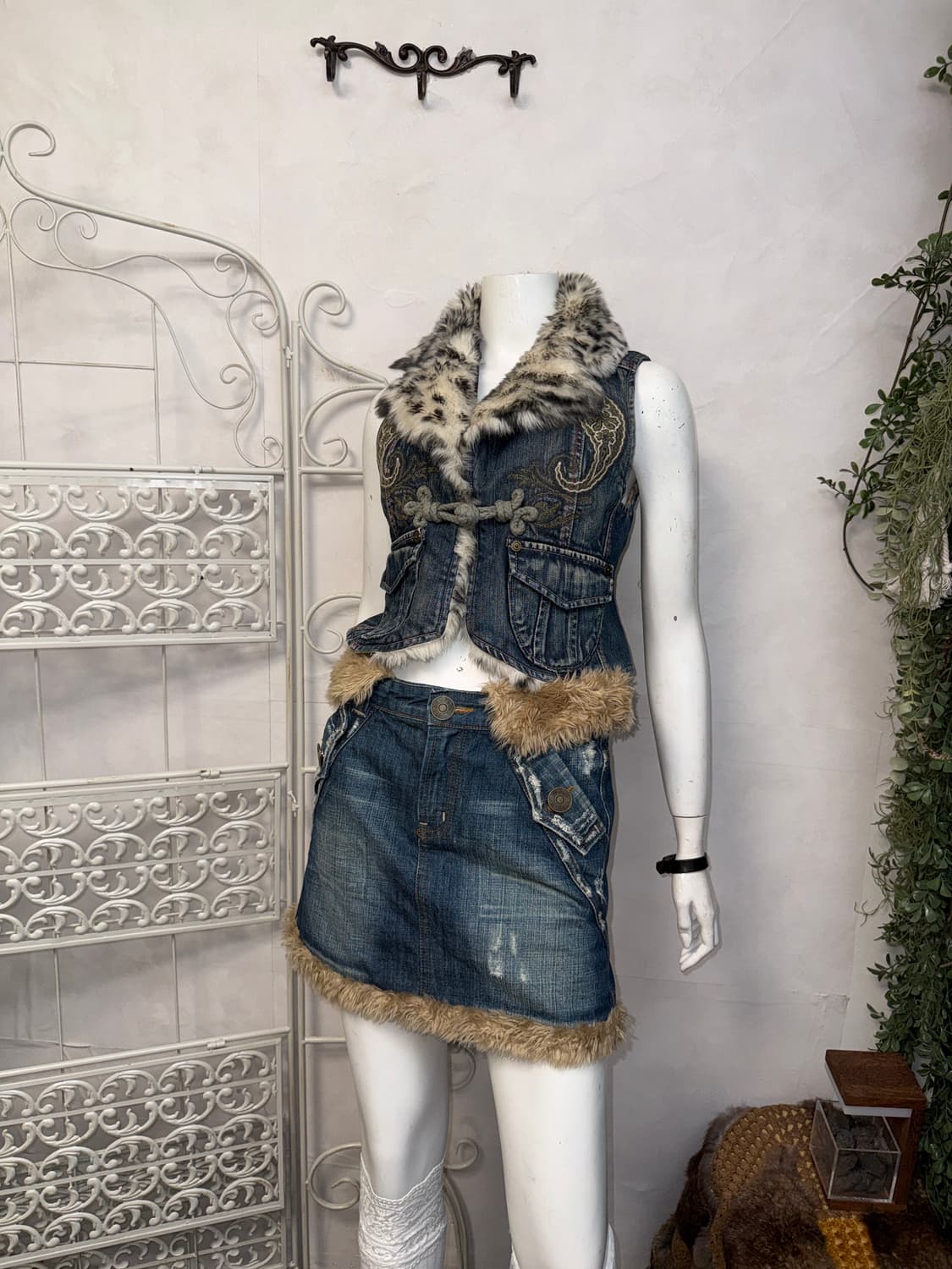 Washing denim oriental leopard fur vest 상품이미지5